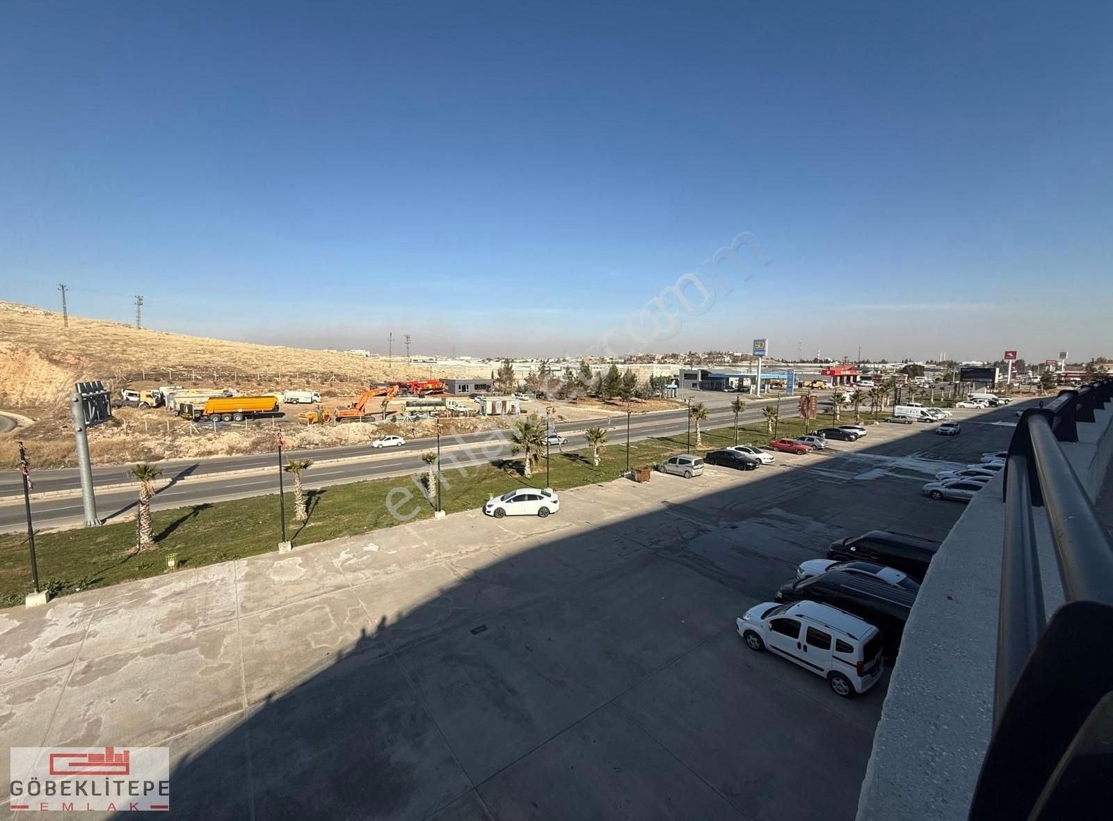 Göbeklitepe Emlaktan Oto Reyonda Satılık Dükkan