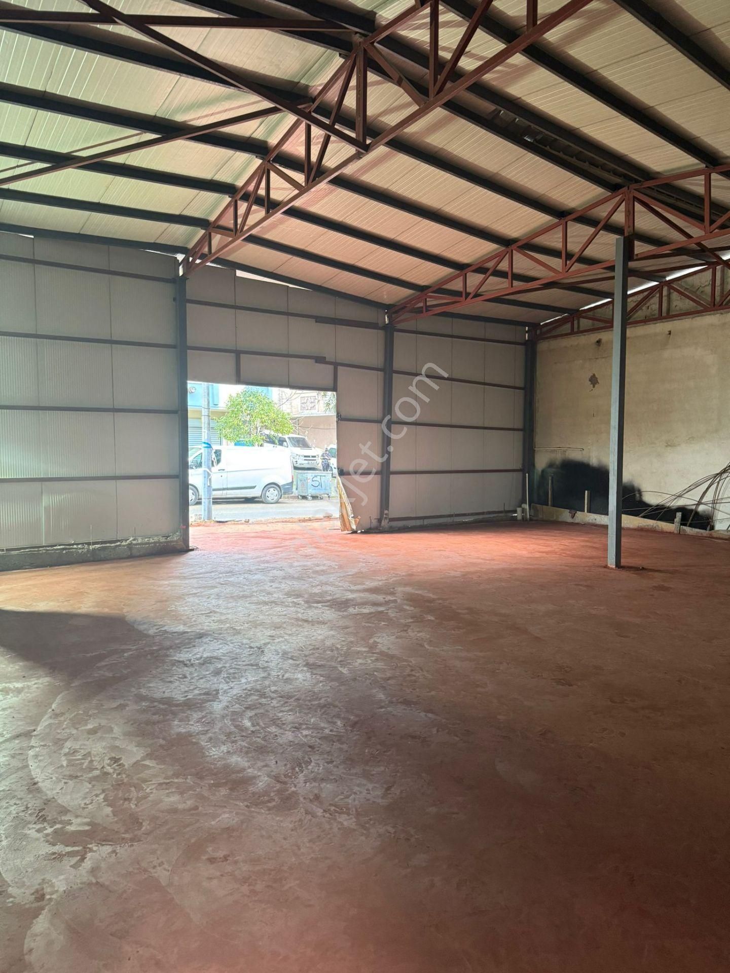 ꧁uğur&uzman Emlak꧂ümraniye'de 210m2 4 M Yükseklik Olan Depo