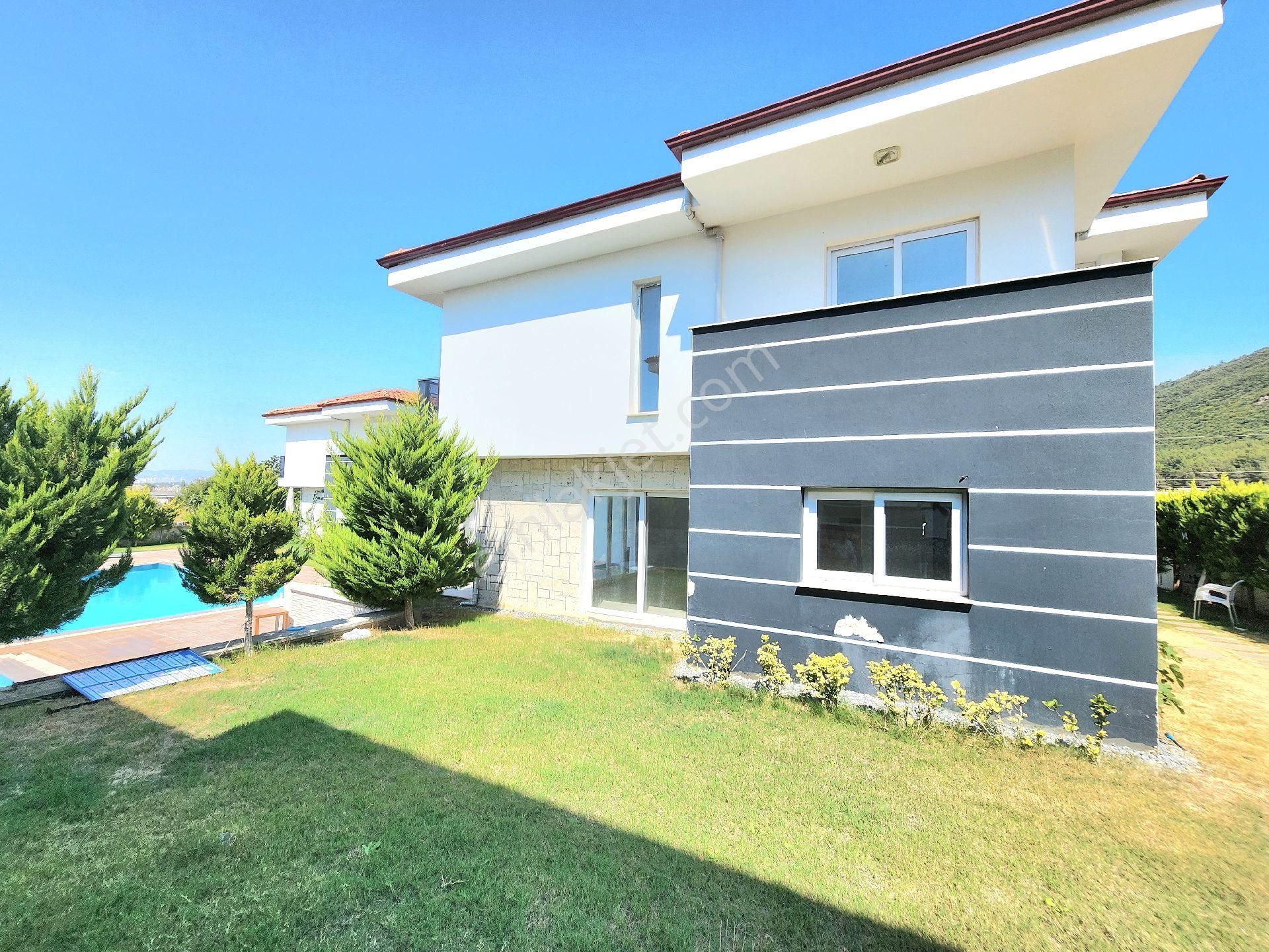 Güzelçamlı Satılık Deniz Manzaralı Villa