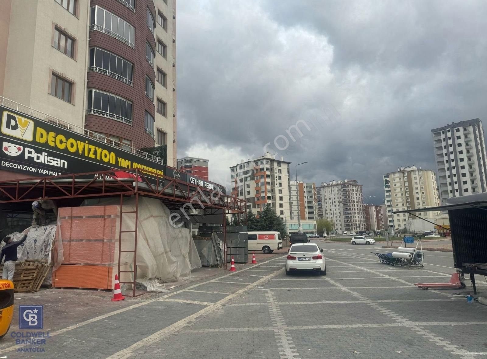 Yakutta Cadde Üzerinde Harika Dükkan