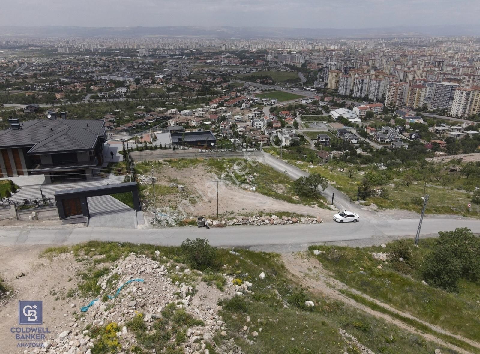 Panaromik Şehir Manzaralı Satılık 1132 M2 Temiz Parsel