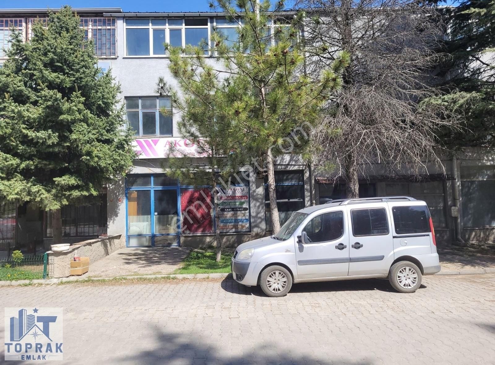 Toprak Emlaktan Matbaacılar Sitesinde Satılık 300m2 İşyeri