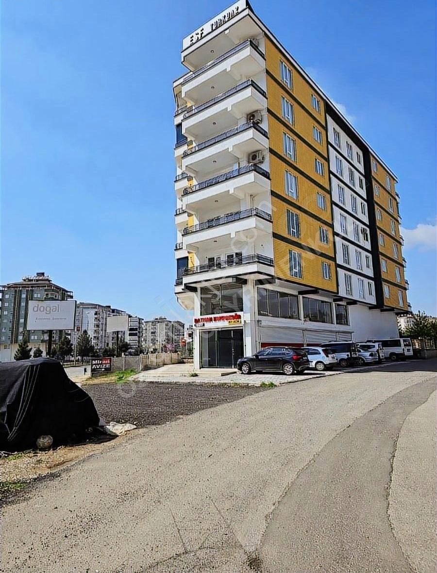 Dünya Hastanesi İlerisinde Satılık Ara Kat 3+1 Daire
