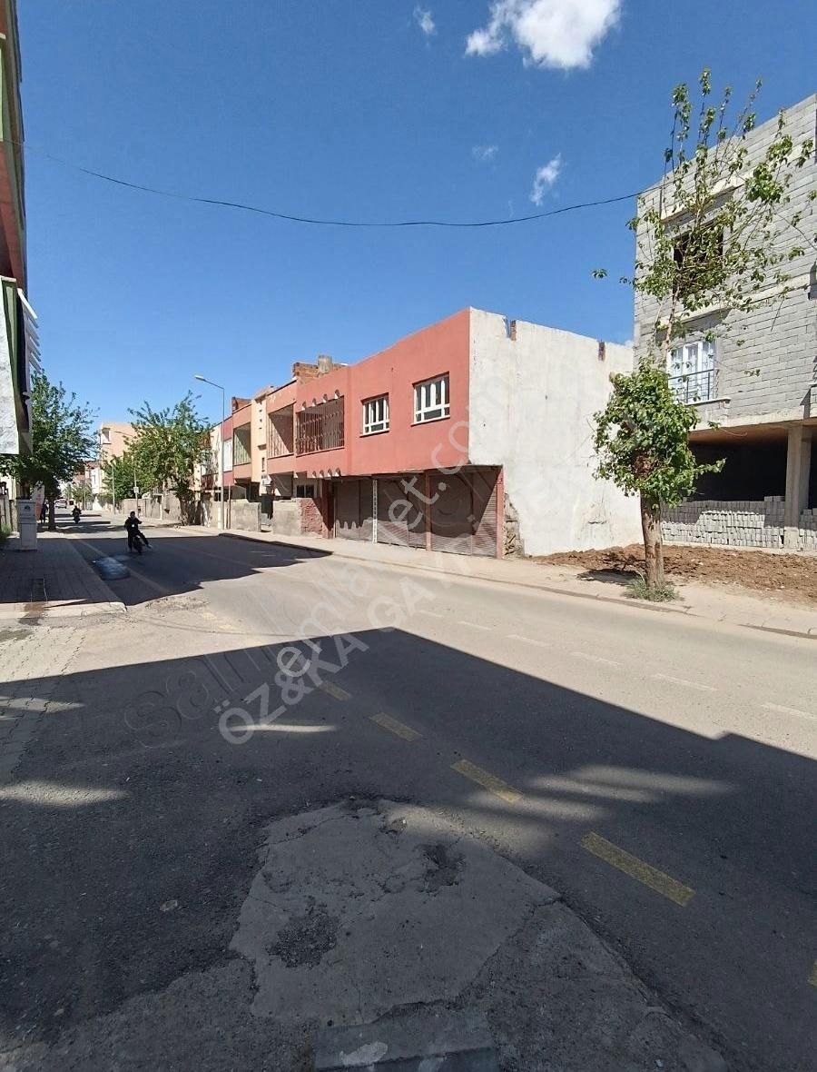 Beş Evler Mahallesi'nde Cadde Üzerinde Kiralık Daire