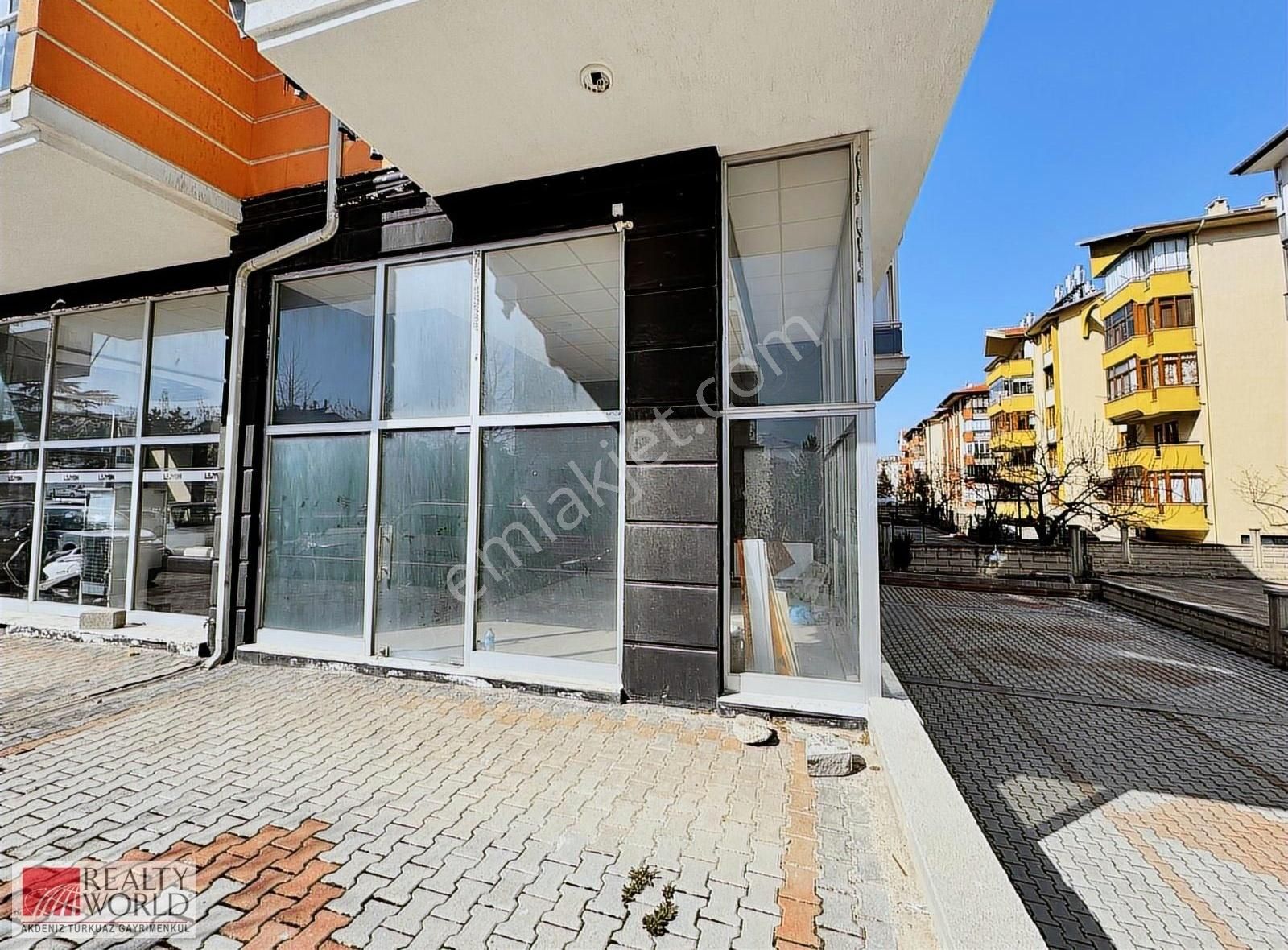 106. Caddede Satılık 95m2 Depolu Dükkan