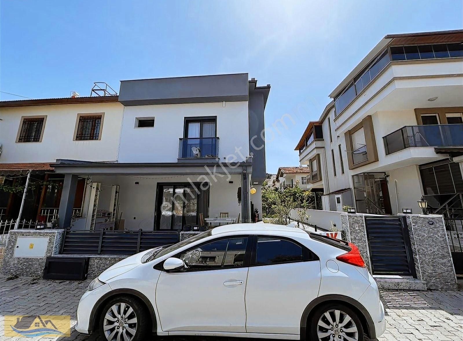 Öz Güven'den Deniz Tarafın Da Bahçeli Sıfır Lüks Yapım Villa