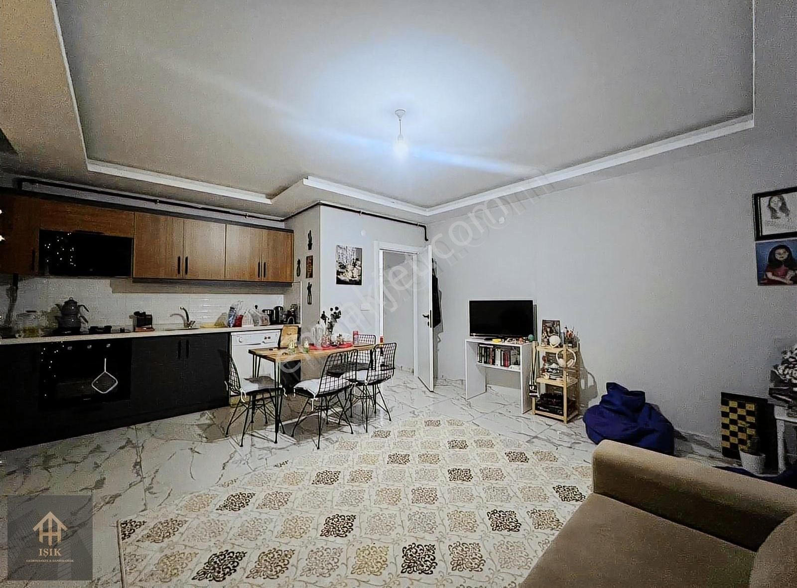 İzmit Tüysüzlerde Geniş Satılık Kiracılı 1+1 Dubleks Daire