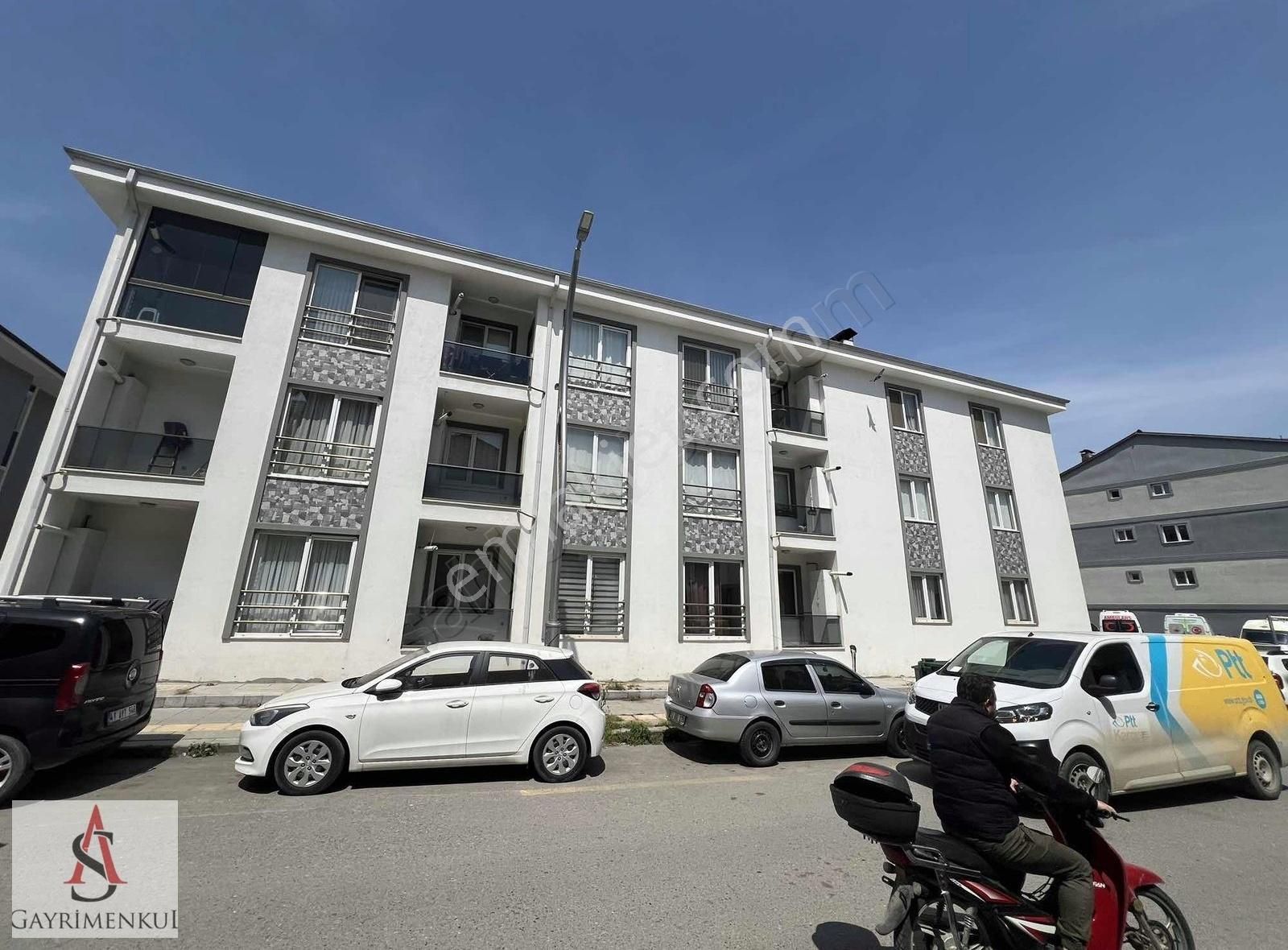 Sapanca Çarşı Merkezin De 2+1 Satılık 75 M2