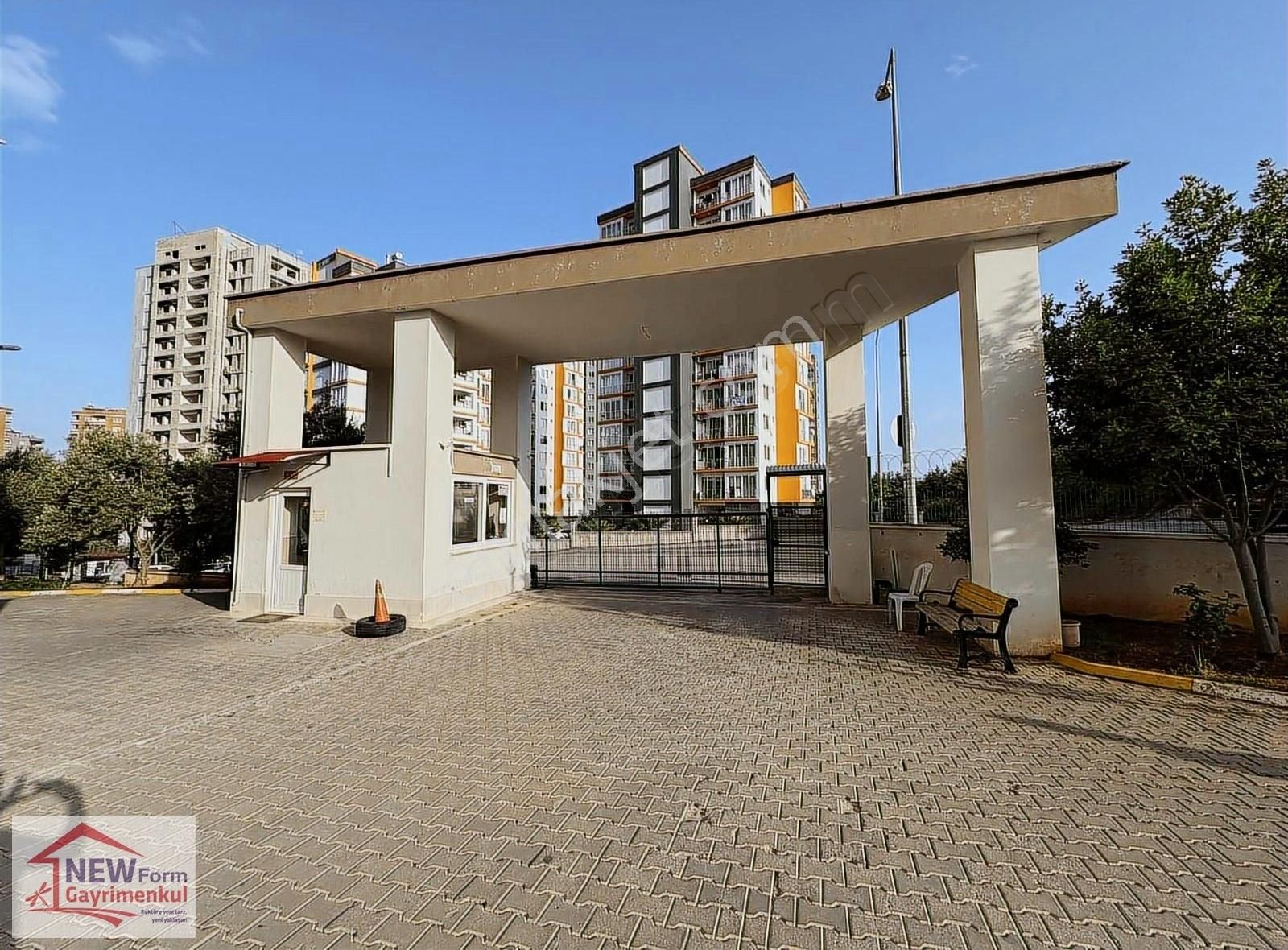 New Form'dan Çiftlikköy'de Site İçerisin De Satılık 2+1 Daire