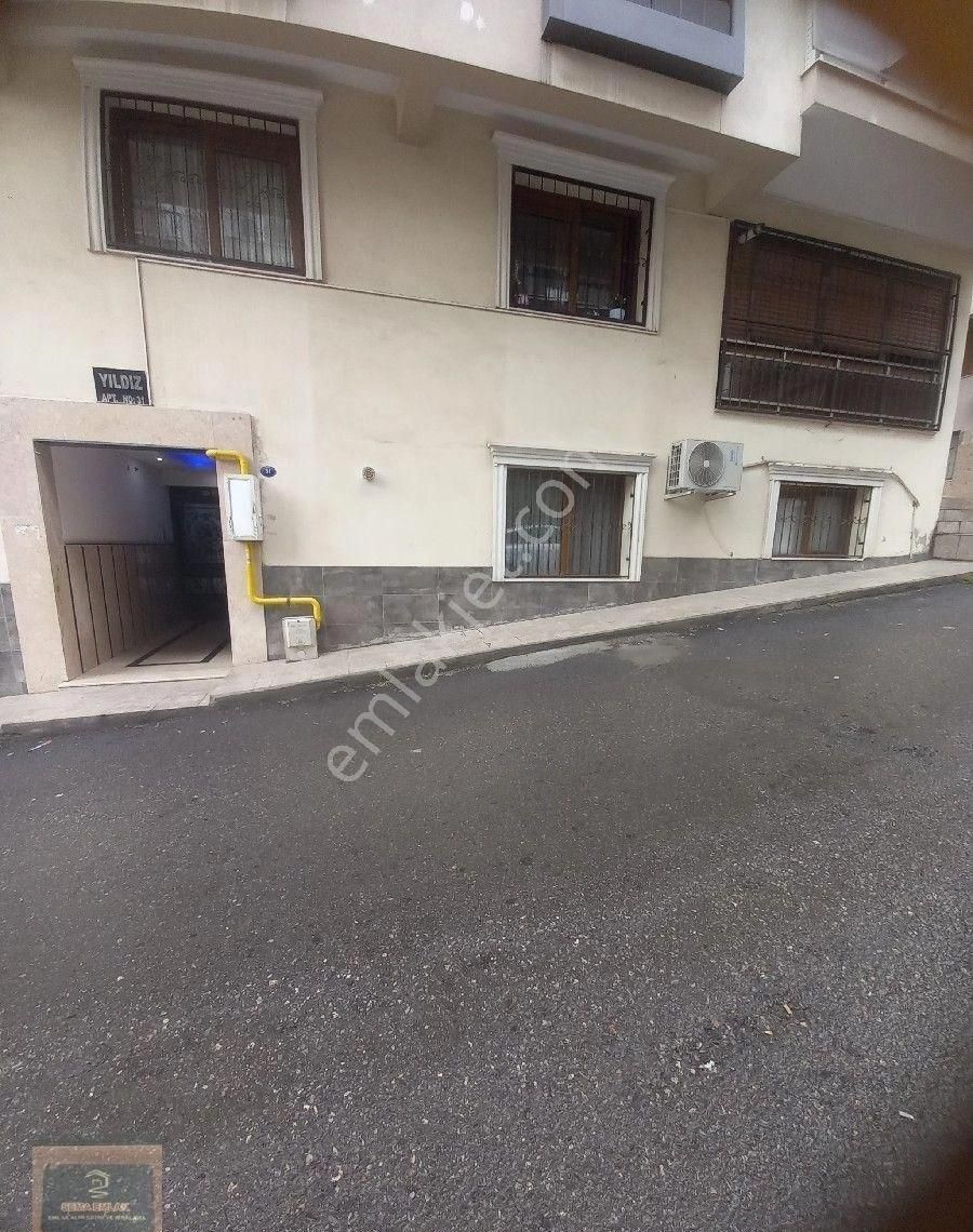 Çigli Merkezde Satılık 2+1 Daire