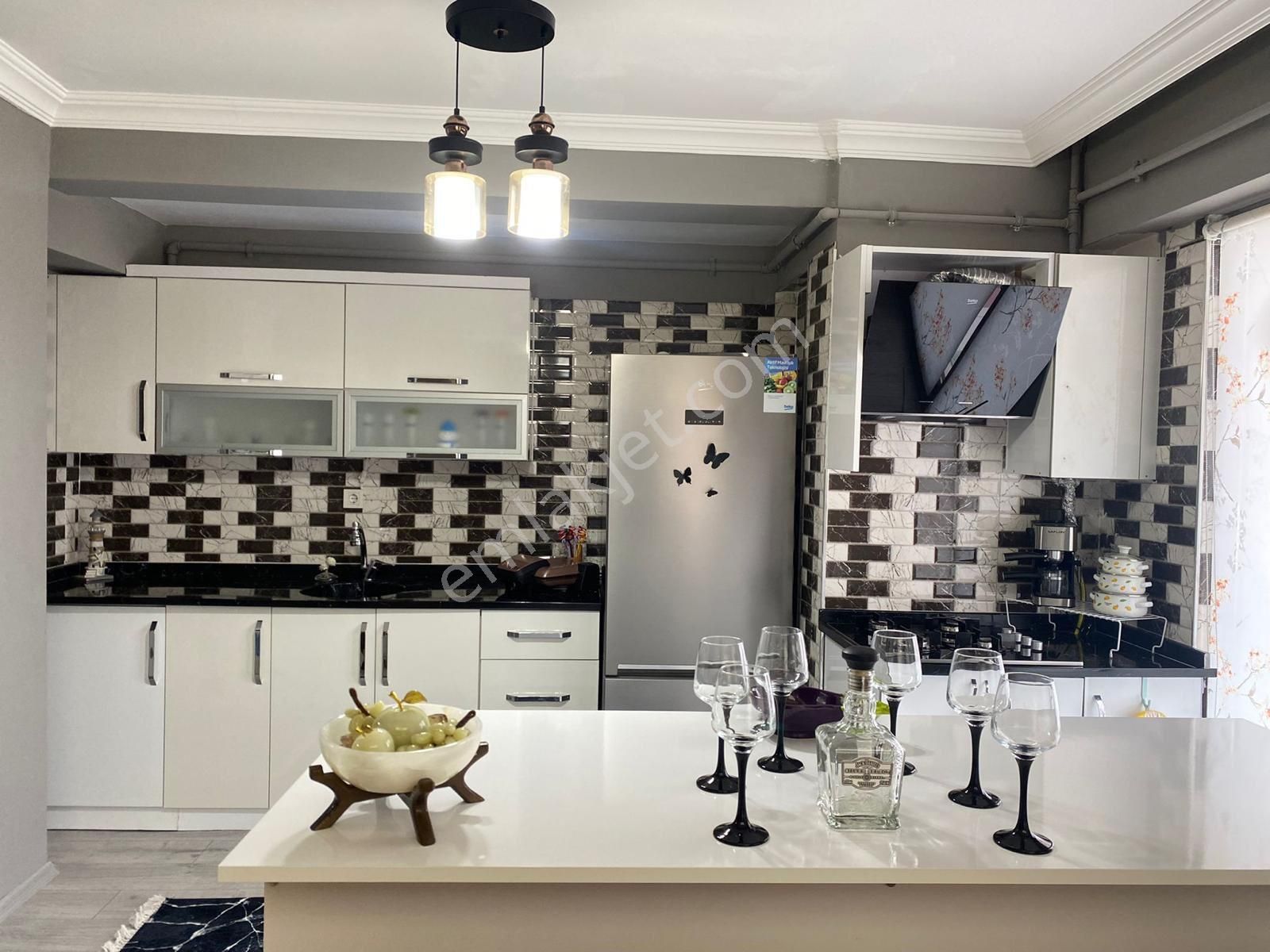Çınarcık Merkezde Deniz Manzaralı 5+1 Dubleks Daire