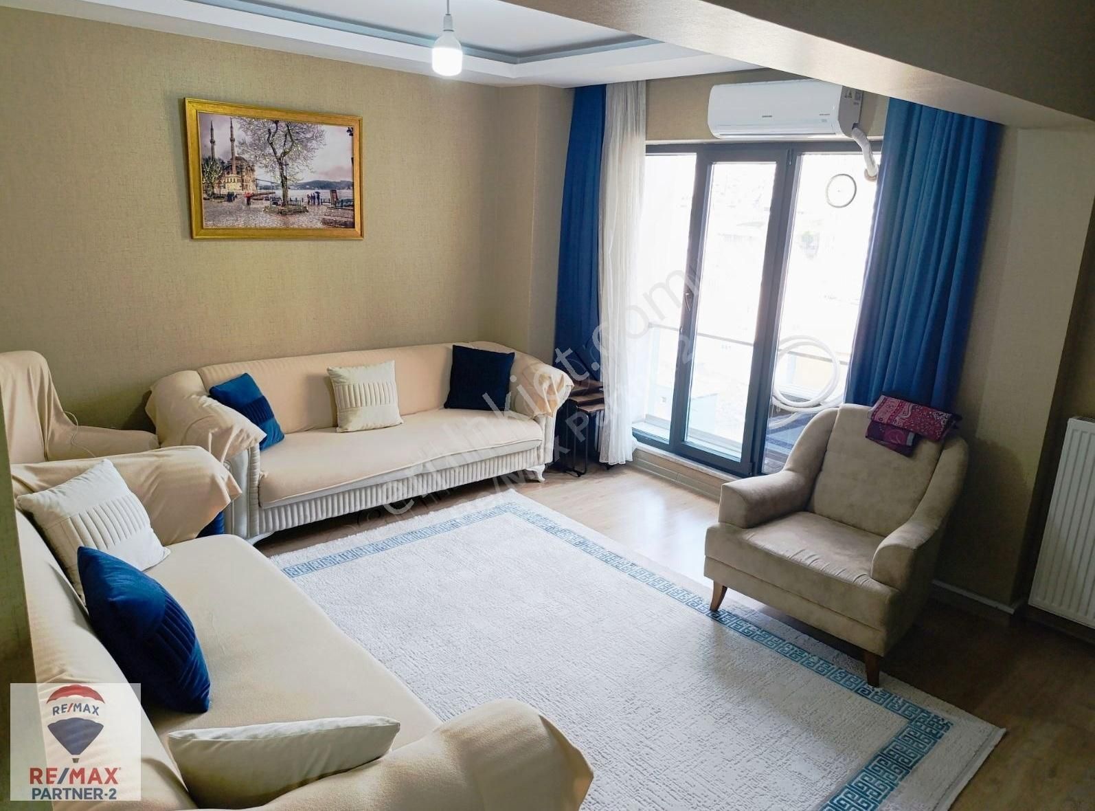 Mavera Sefa Sitesi Geniş Tip 1+1 Metrobüs-avm'ye Yürüme Mesafesi