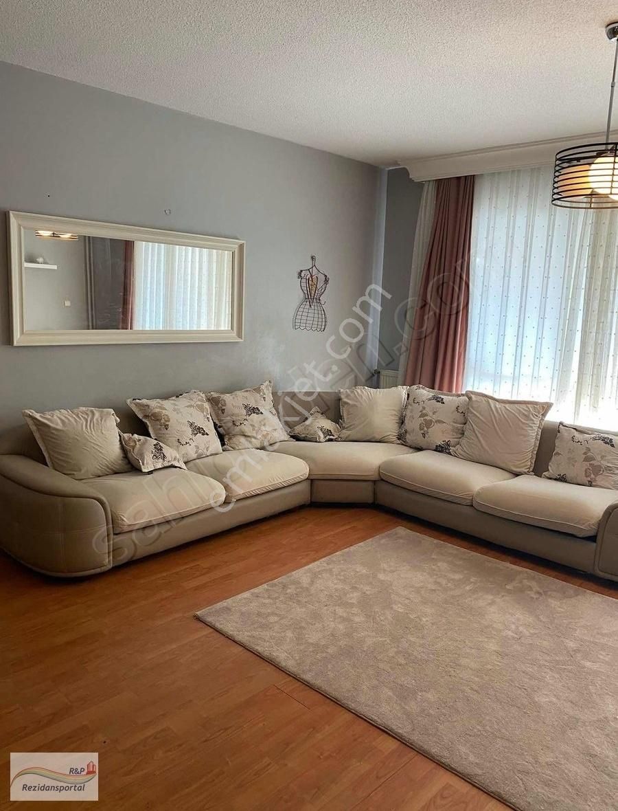 Beylikdüzü Bizimkent Sitesi Satılık Geniş 3+1 Daire