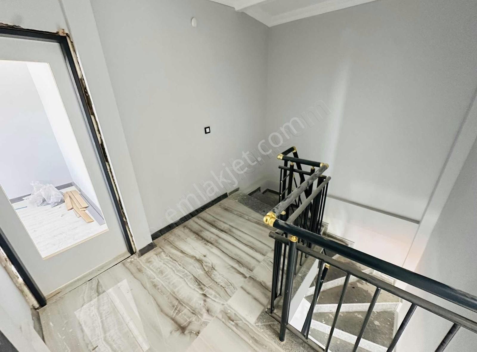 F.çakmak Nüfus Müdürlüğü Dibinde Satılık 3+1 160 M2 Çatı Dublexi