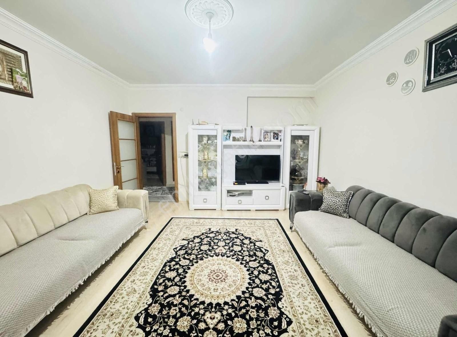 Sırasöğütler De Satılık 2+1 90 M2 Bahçe Katı