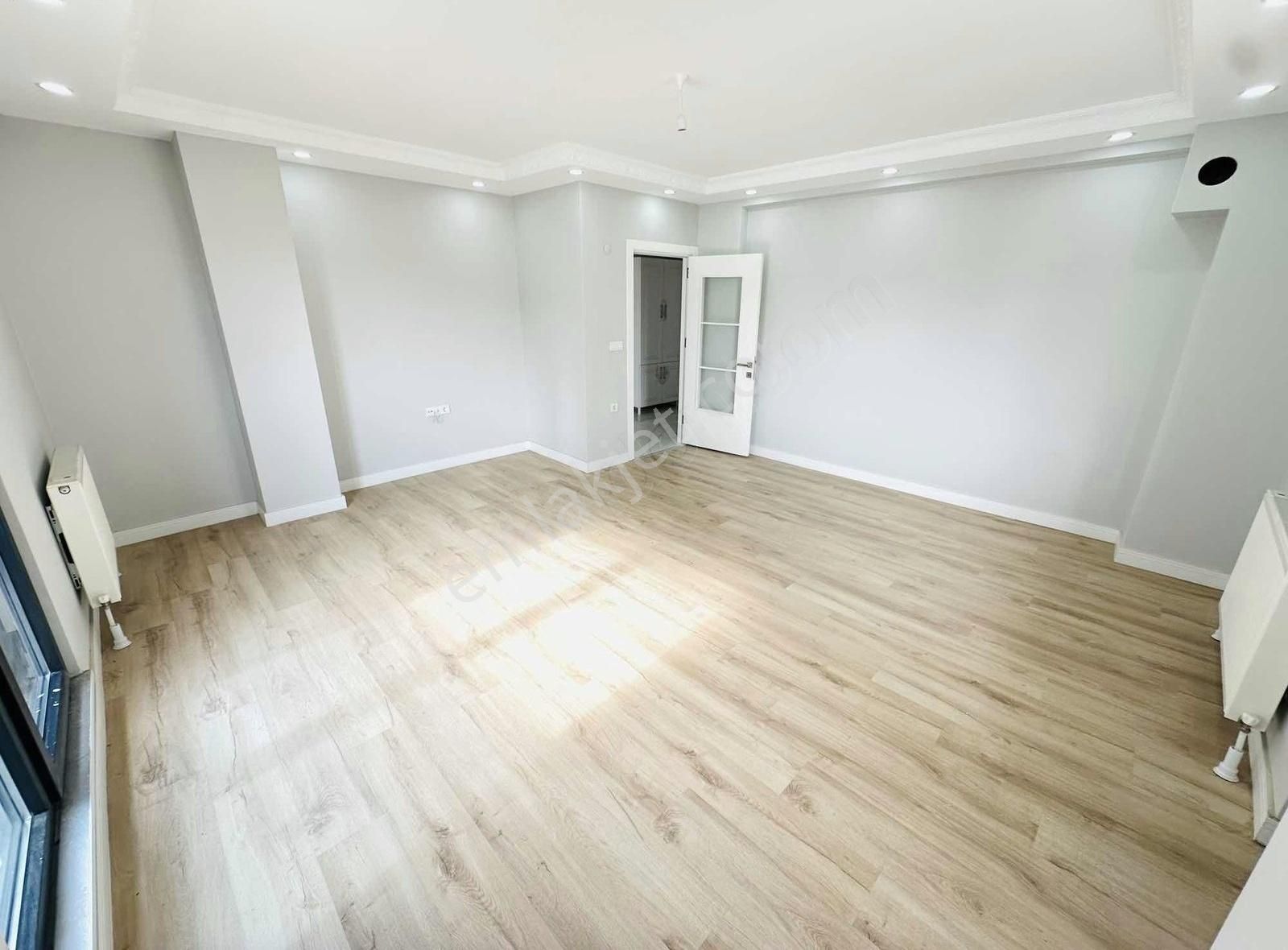 Mrmry Ve İstsyn Cd Dibinde İki Aılelık 5+1 220m2 Çatı Dublexi