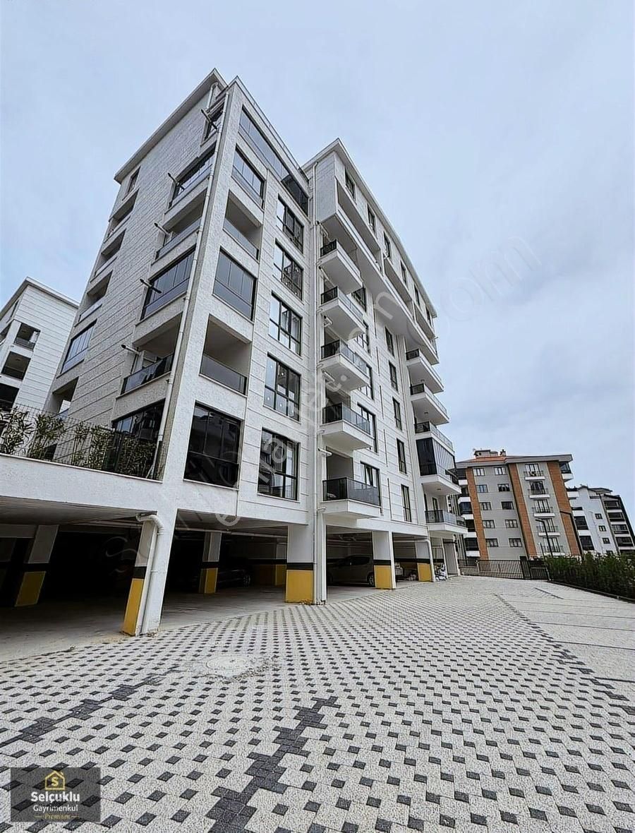 Havuzlu - Kapalı Otoparklı Site İçinde Satılık 2+1 Daire
