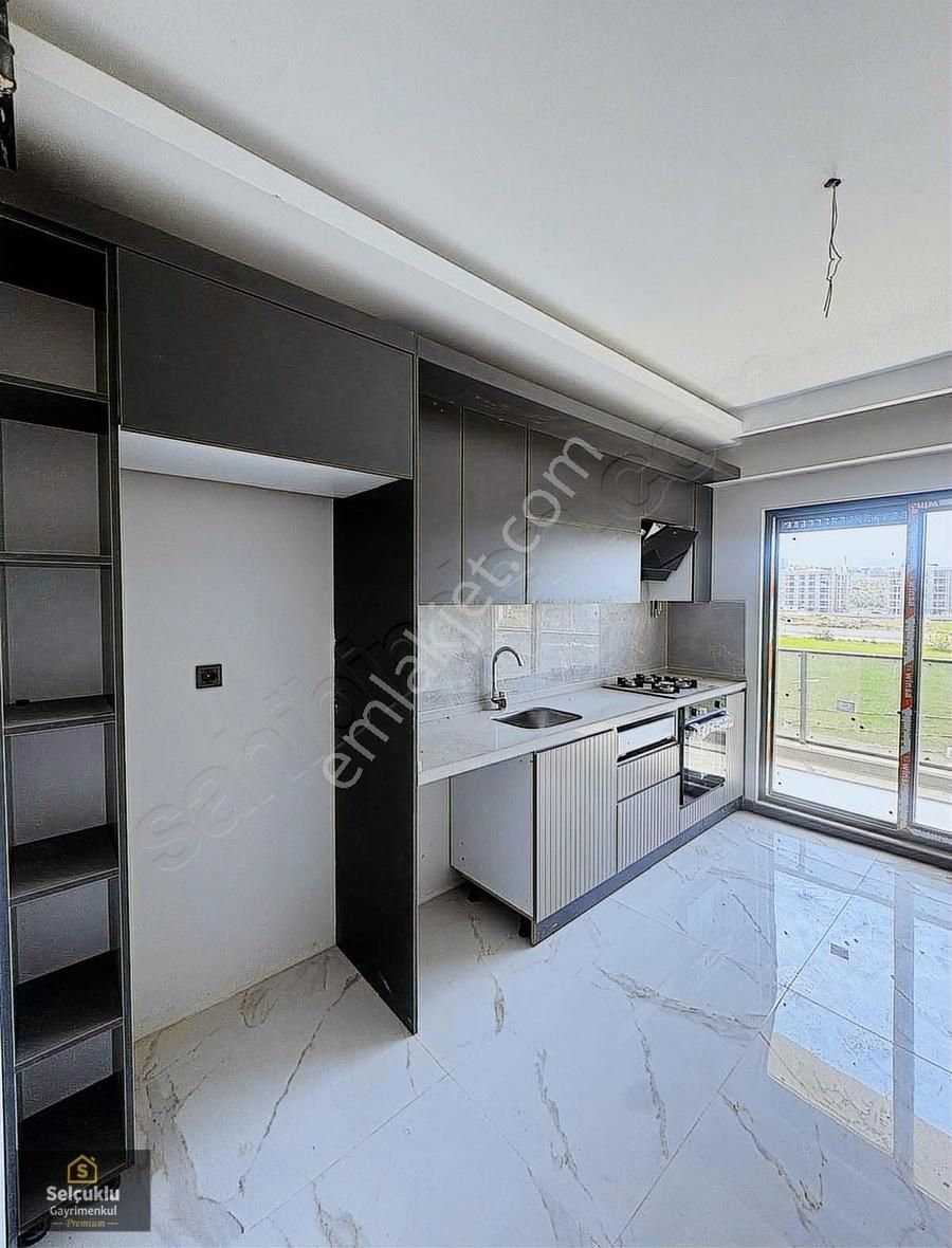Havuzlu - Kapalı Otoparklı - Site İçinde Satılık Lüks 2+1 Daire