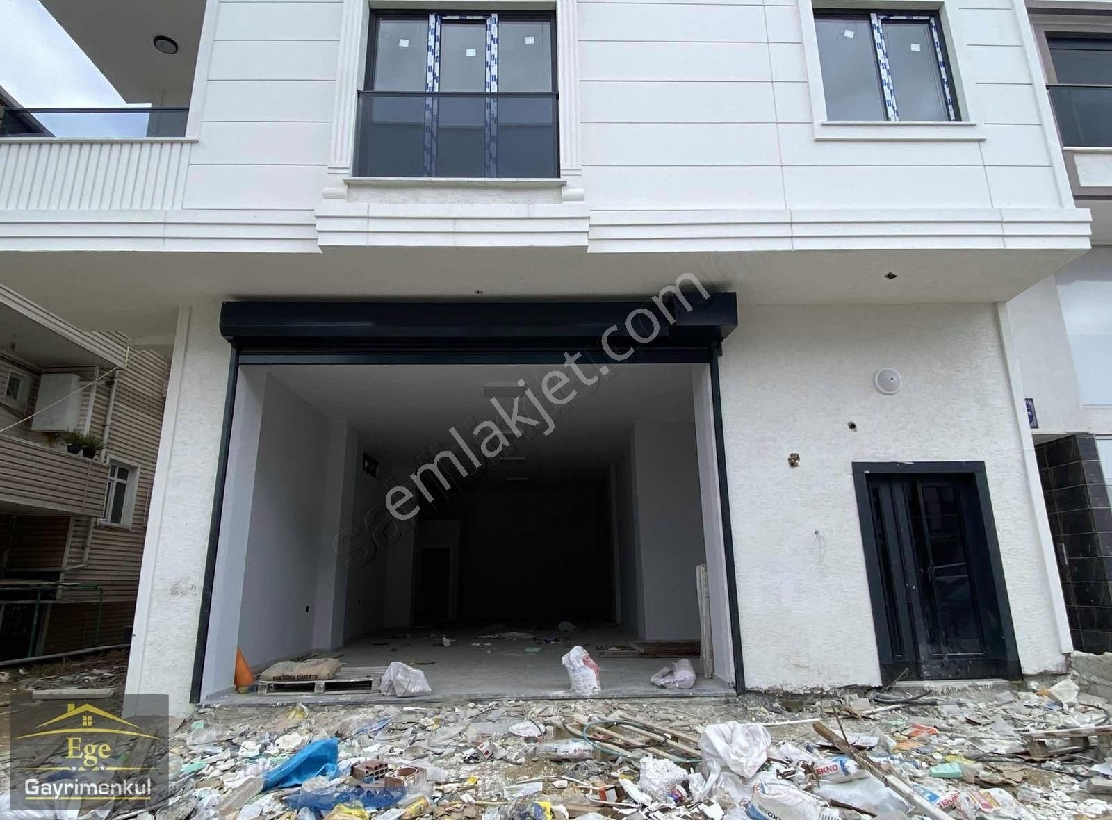 Darıca Atatürk Cadde Üzeri 140m² Kepenkli Yerden Isıtmalı Dükkan