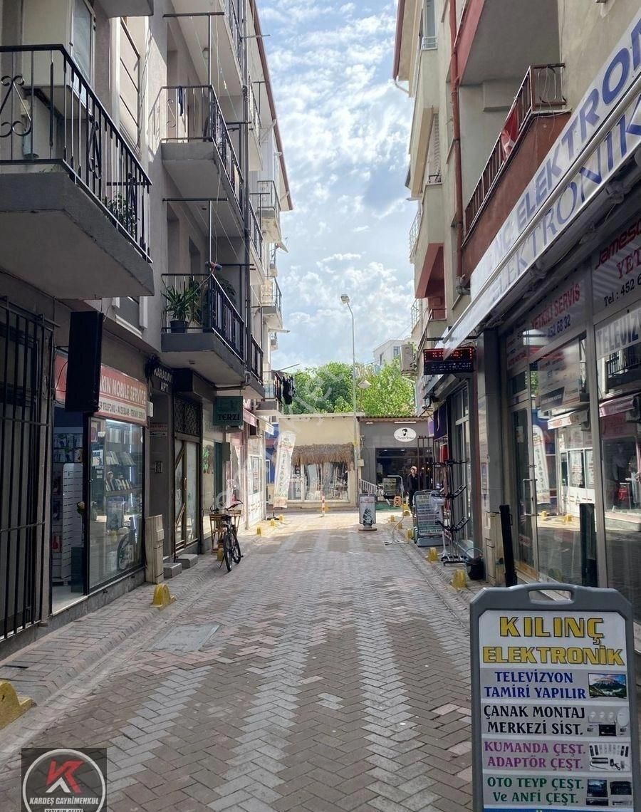 Kardeş Gayrimenkul 'den Karamürsel Merkezi Konumda 3+1 Kiralık Daire