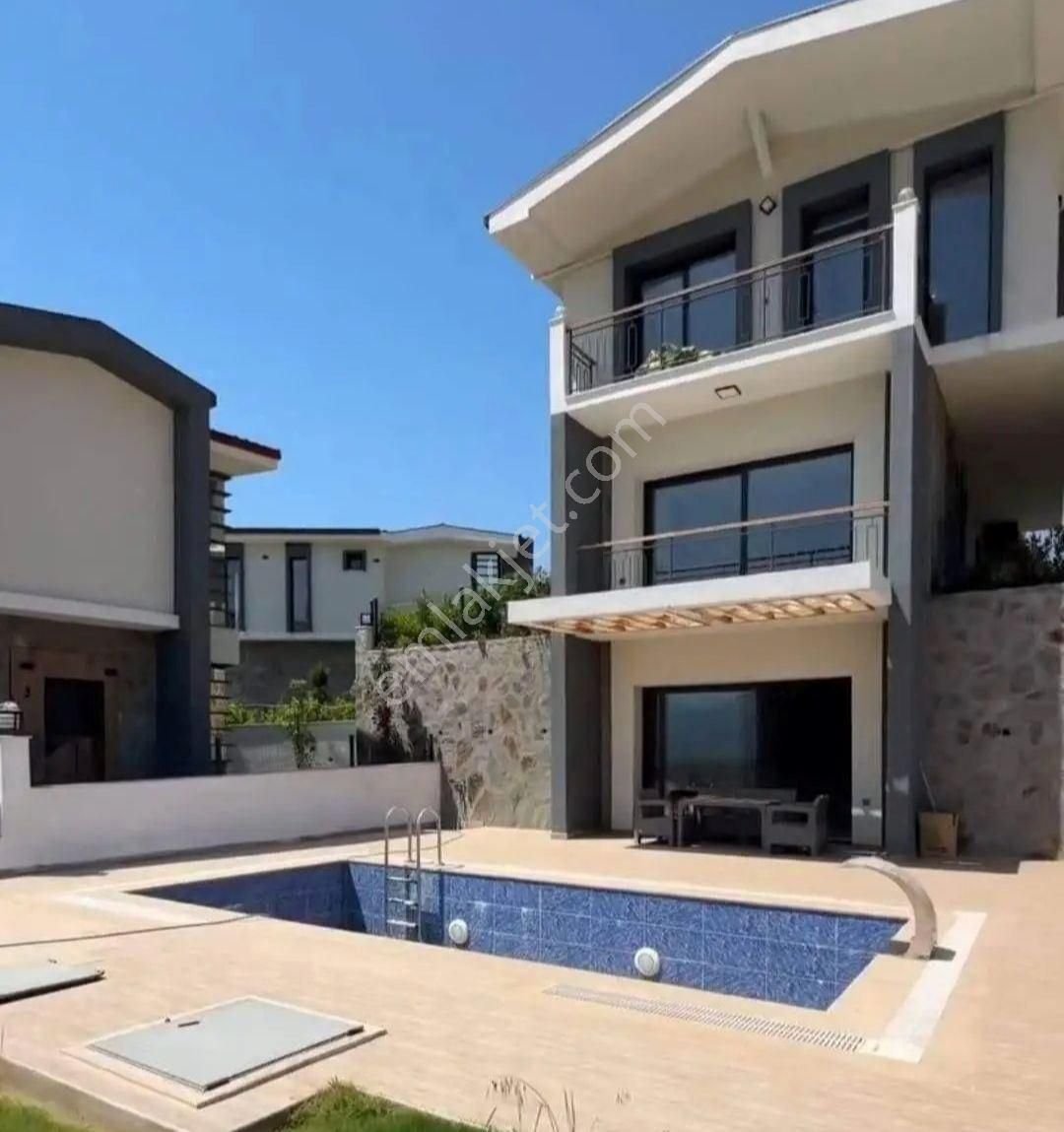 Aydın Kuşadası Caferlide 3+2 Bağımsız Müstakil Özel Havuzlu Satılık Villa