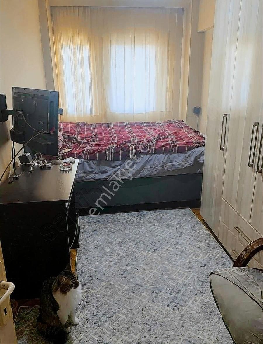 Yalova Merkez'de Belediye Evlerinde Satılık 3+1 Daire
