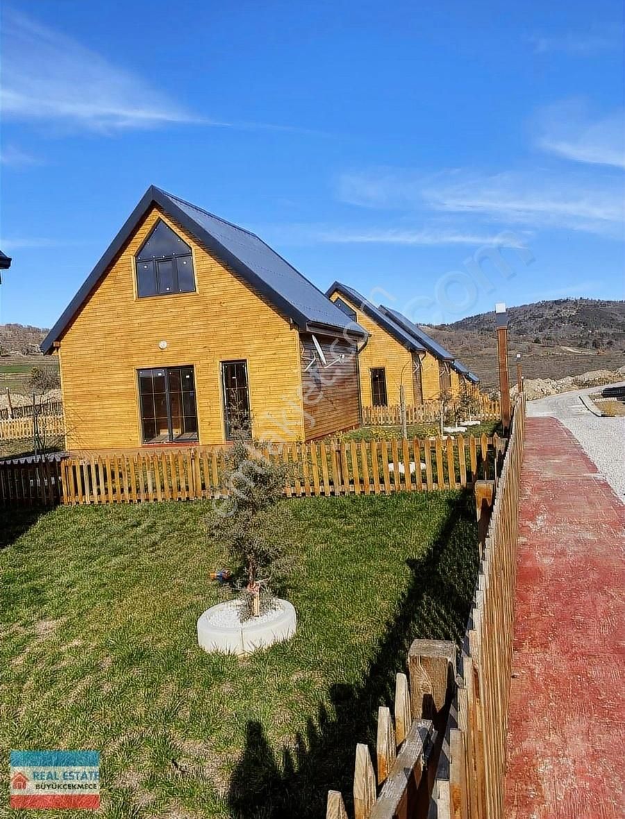 Bungalov 300 Metre² Arsası İle Birlikte