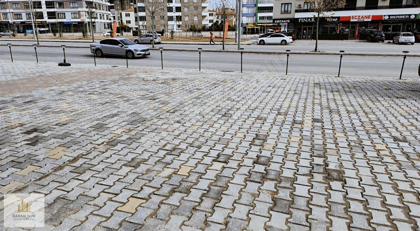 Yazır Otobüs Durağı Karşısında Satılık Dükkan