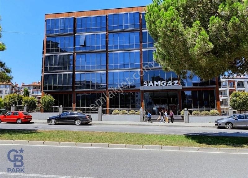 Eşyalı Kiracılı Tramvay Durağı Cepheli Satılık Lüks 1+1 Daire