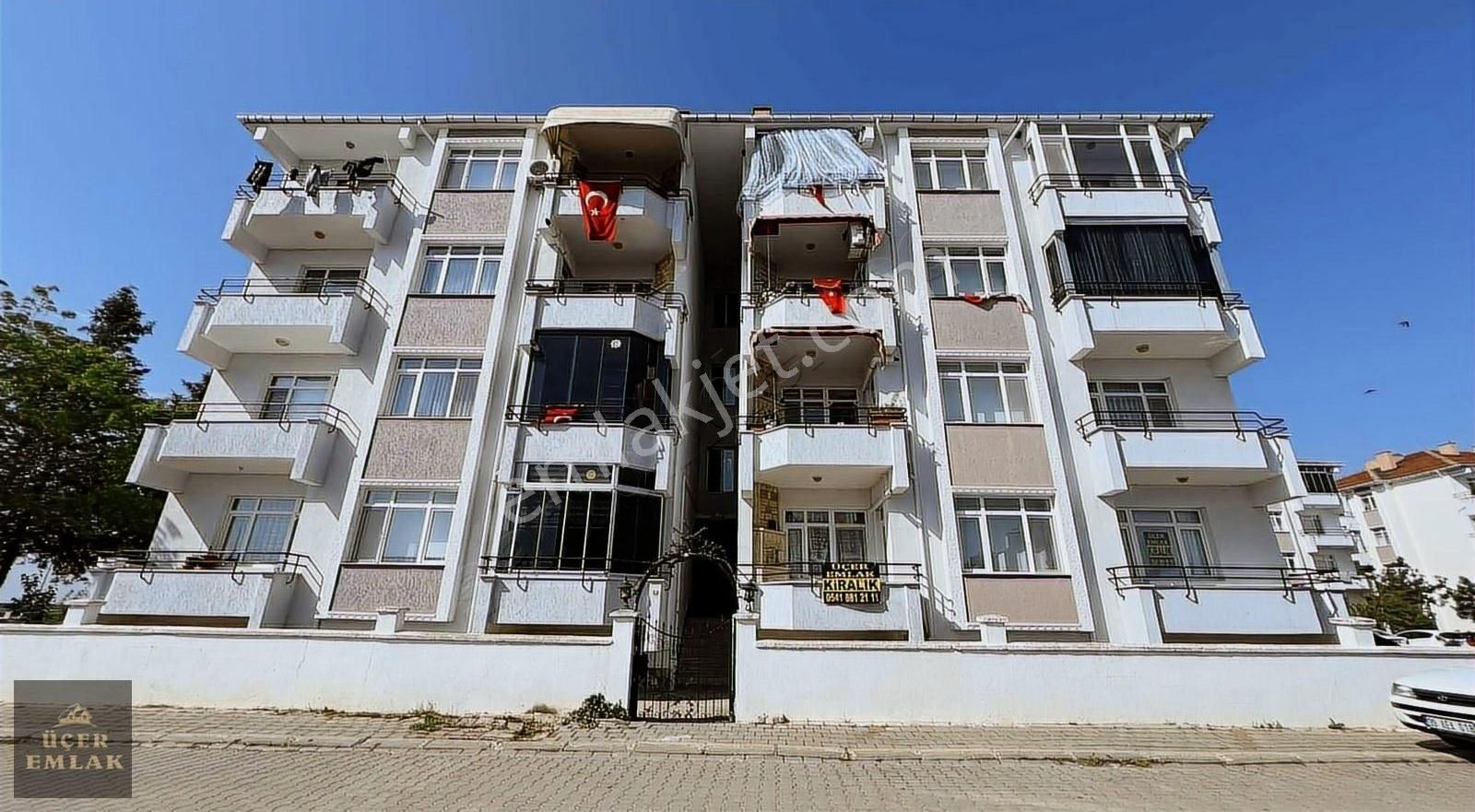 Üçer Emlak'tan Cumhuriyet Mah. Full Eşyalı 3+1 Kiralık Daire