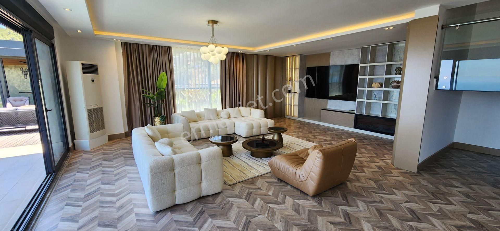 Alanya Tepe Mahallesinde Müstakil 3 Katlı Ultra Lüks Villa - Görsel 31