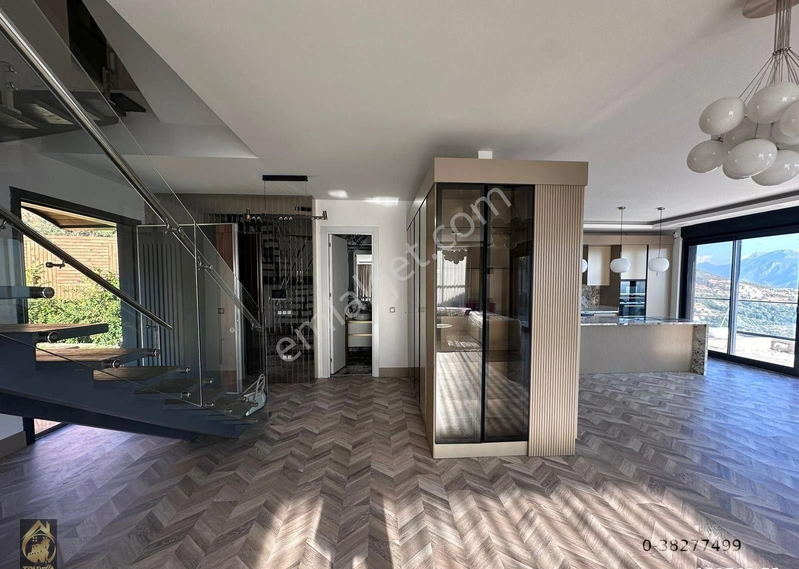 Alanya Tepe Mahallesinde Müstakil 3 Katlı Ultra Lüks Villa - Görsel 18