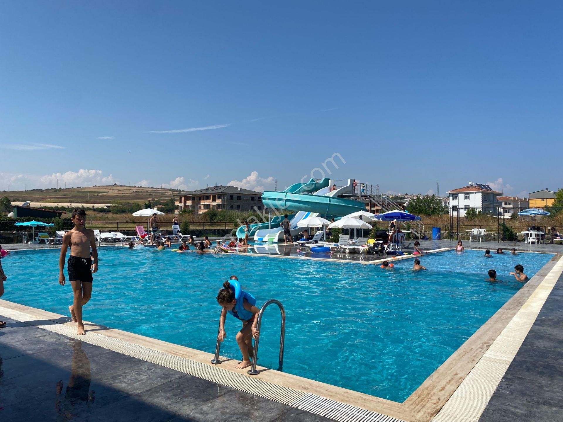 Aquaparklı Havuzlu Denize Yakın Kayakent Sitesinde Satılık 1+1