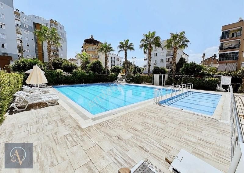 Havuzlu Sitede Yatırıma Uygun Full Eşyalı 2+1 Satılık Daire