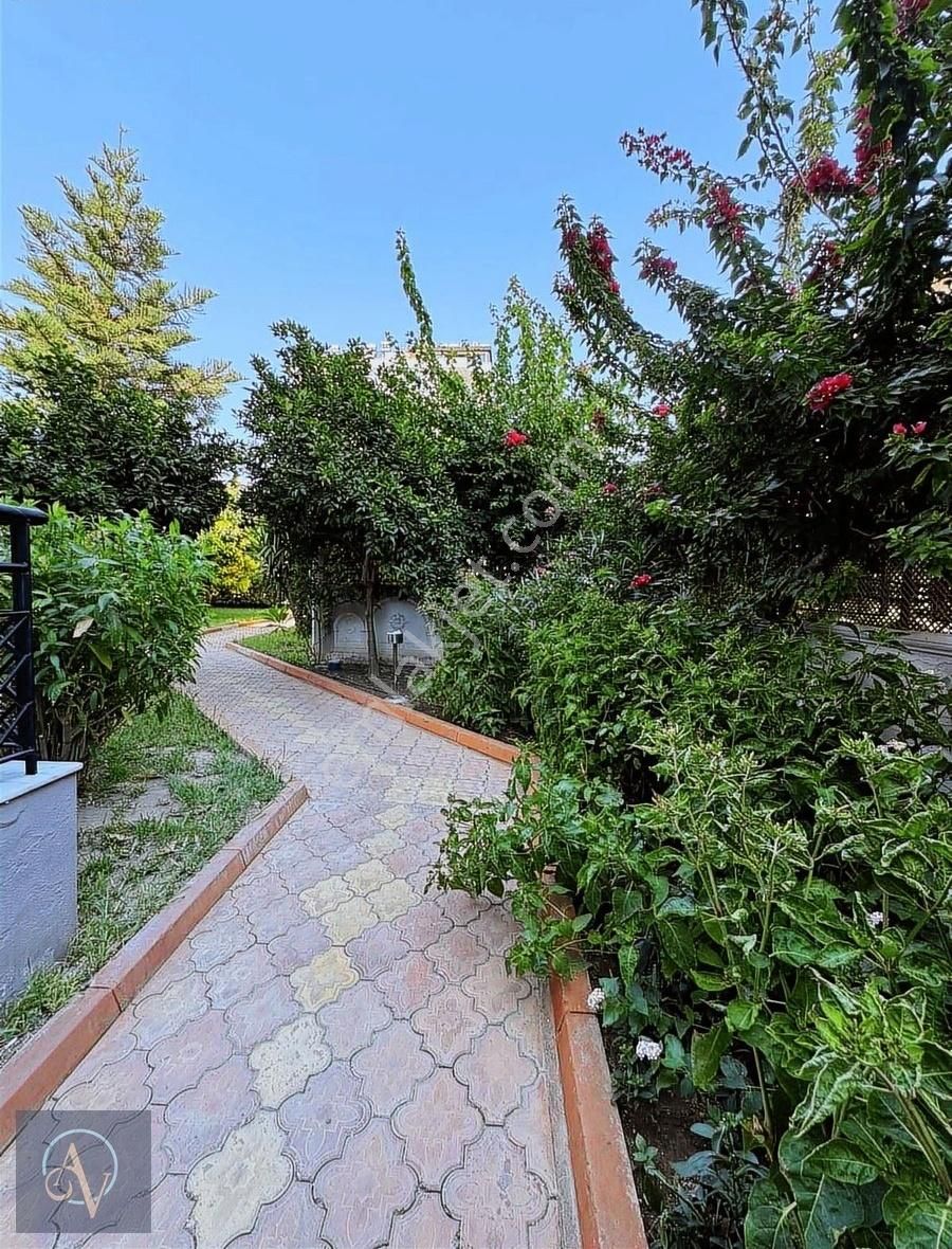 Havuzlu Site İçerisinde Satılık Geniş 3+1 Daire