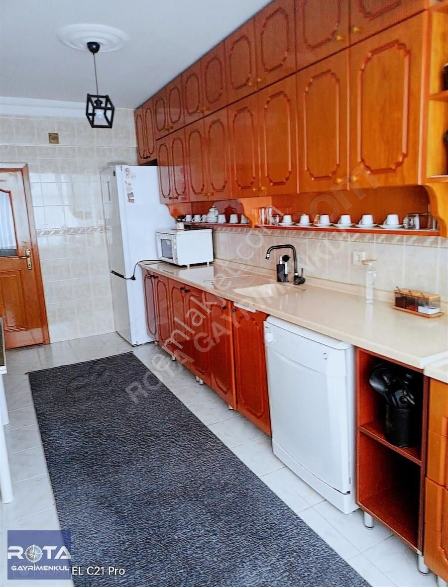 Rota'dan_güzelyalı_merkeze_caddeye_yakın_3+1_geniş_ferah_daire