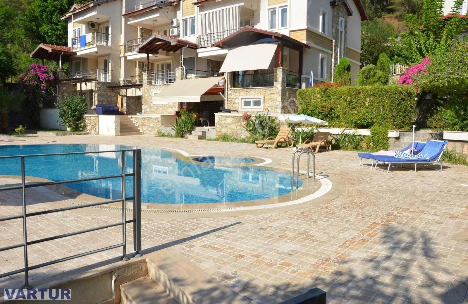 Göcek'te Satılık 4 Katlı Bitişik Tripleks Villa