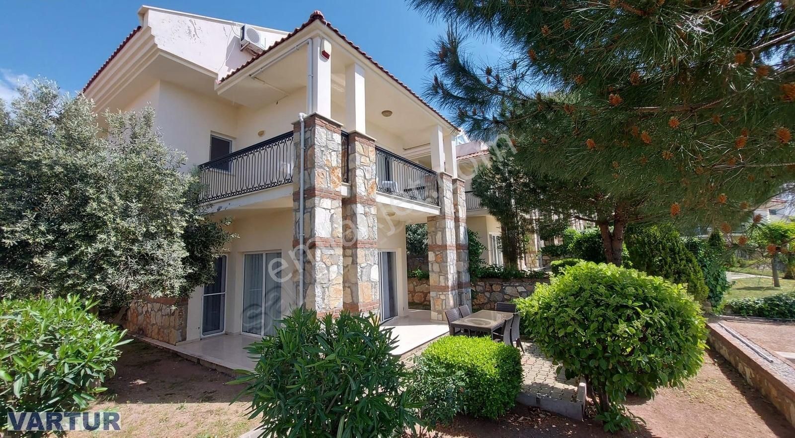 Ovacıkta Ölüdenize 5 Dk Mesafede Deniz Manzaralı Villa