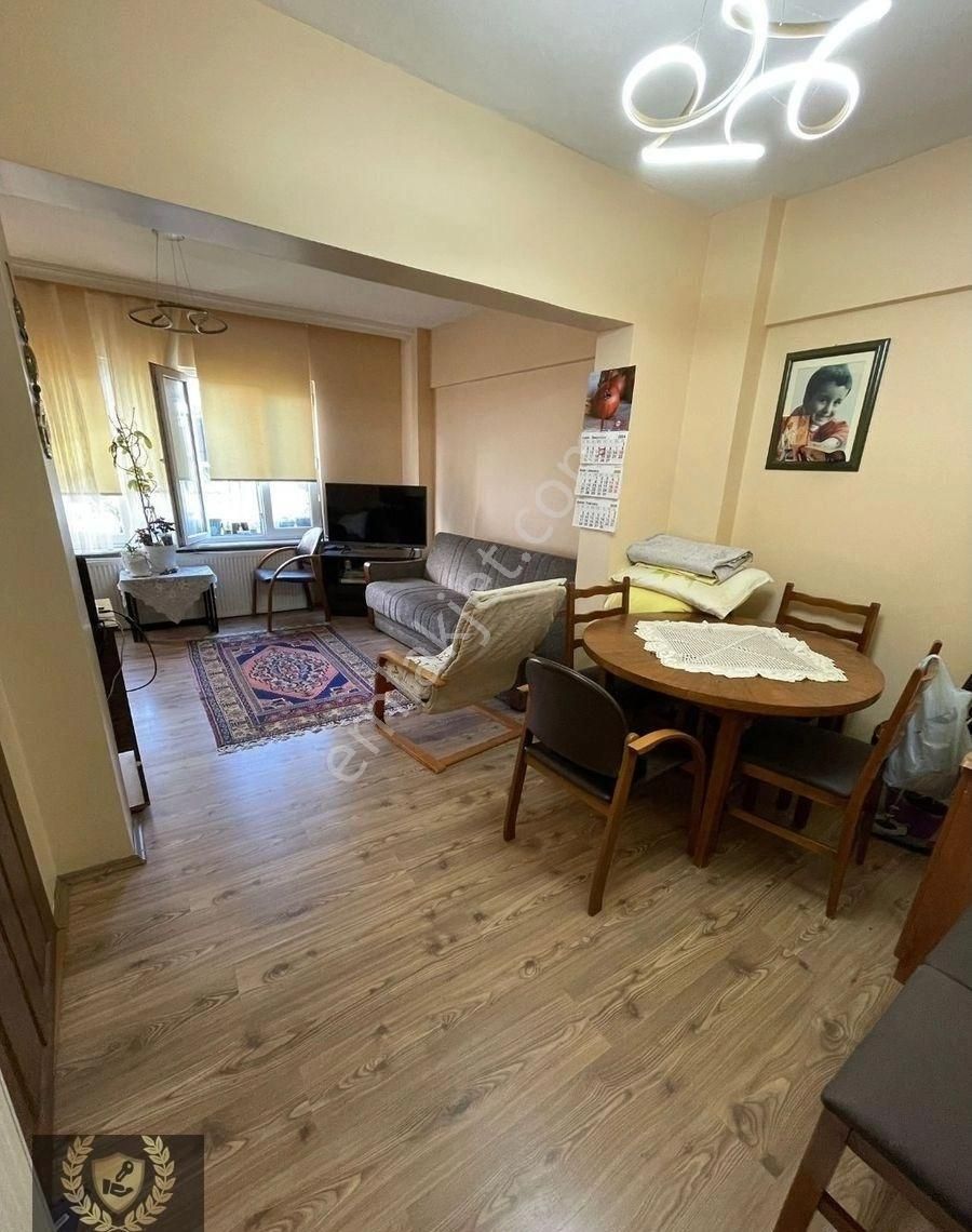 Bandırma Anahtar Gayrimenkul'den İhsaniye Mah'de 70 M2 Ara Kat 1+1 Satılık Daire