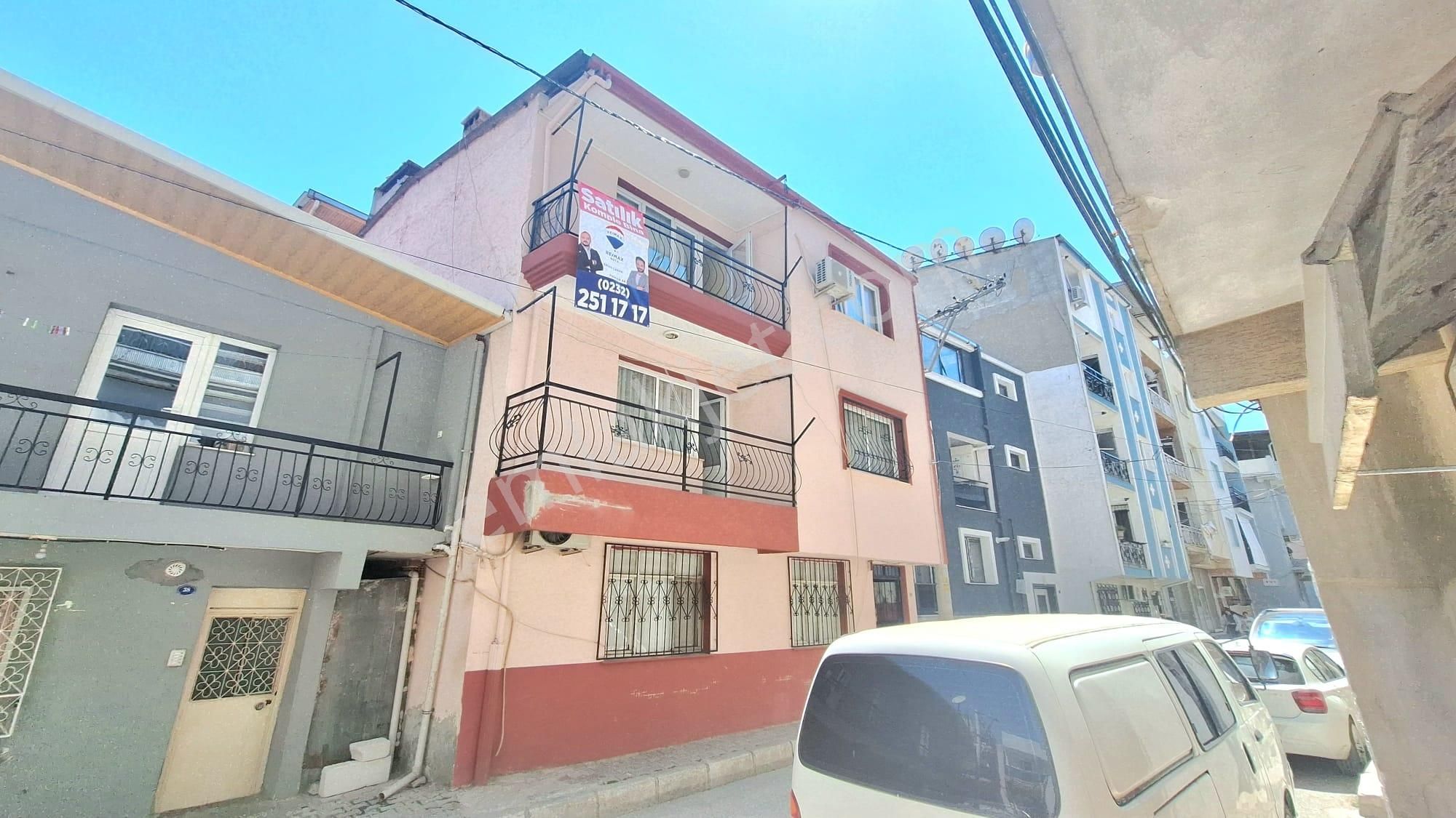 Buca Göksu’da 2+1 3 Daireli 3 Katlı Komple Satılık Bina