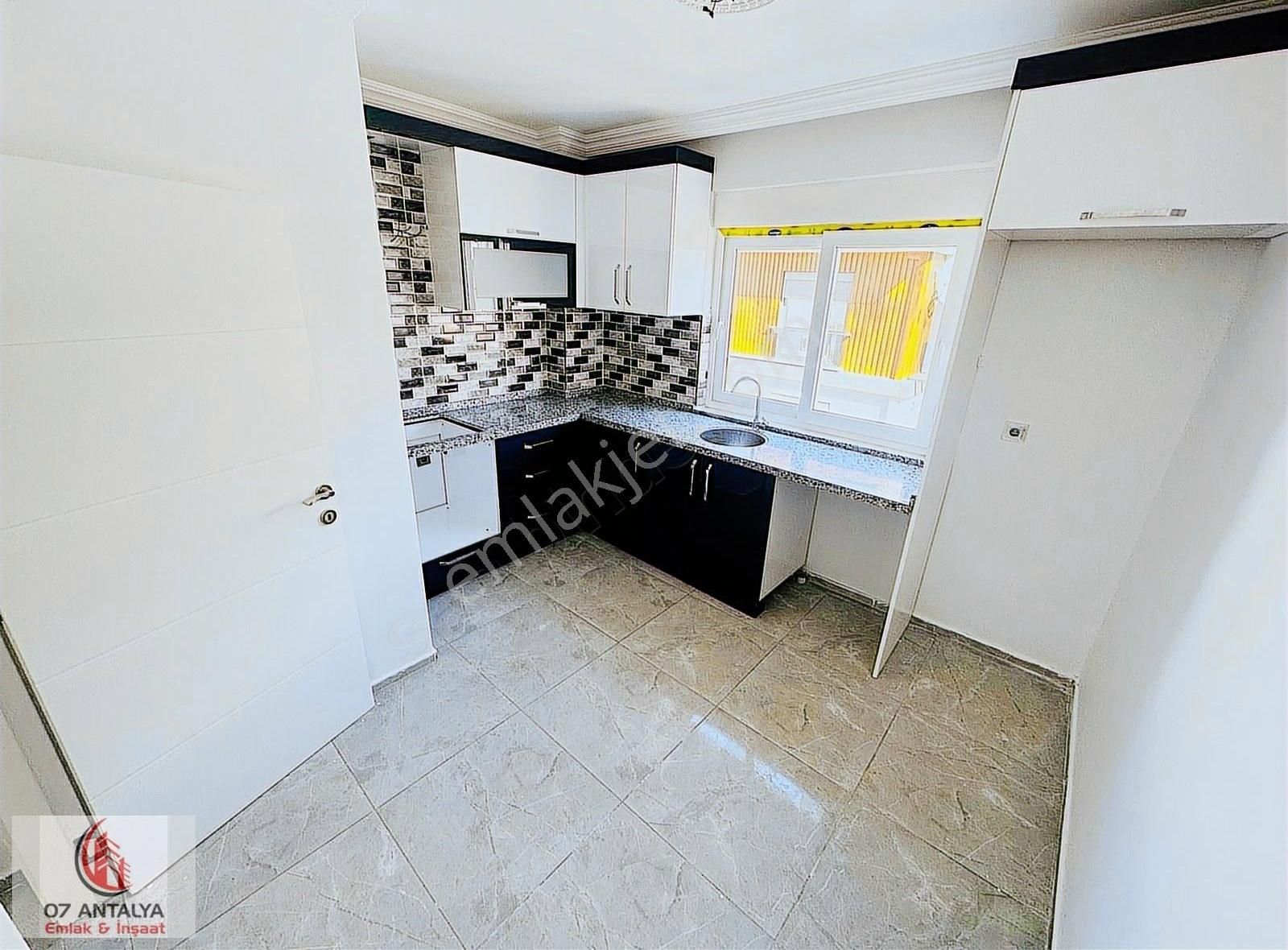 Gebizlide - Site İçi Havuzlu Asansörlü - 4.kat 3+1 125 M2