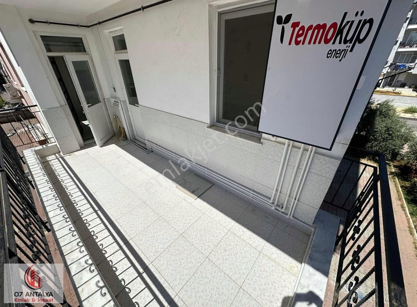 Gazi Mah Tramvaya Yakın Doğalgazlı Çiftbalkon 2+1 Katta