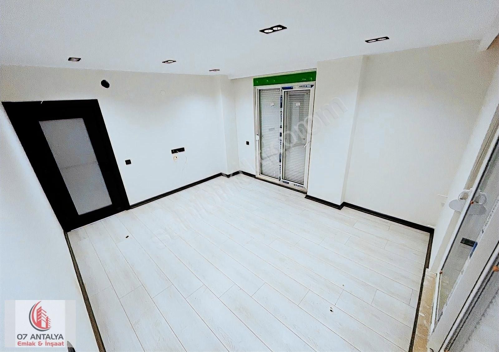 Aydoğmuş'ta Köşe Başı Satılık 2+1 Sıfır Ara Kat Daire