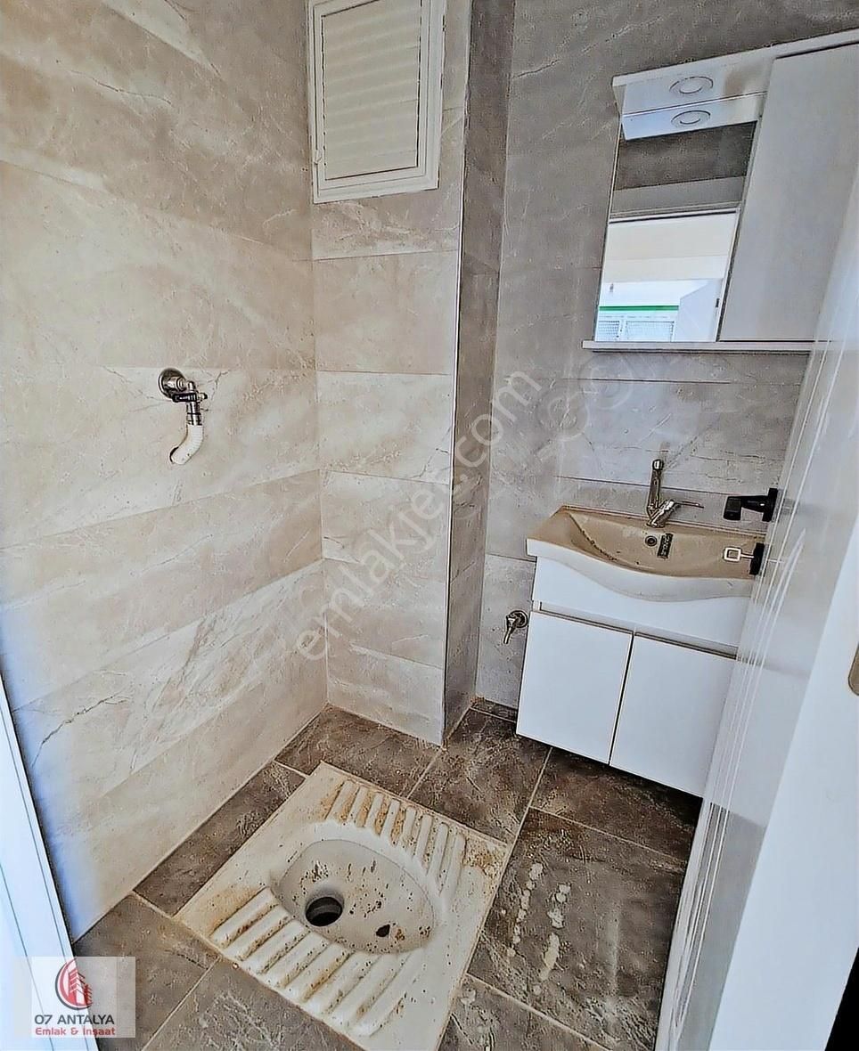Aydoğmuş'ta Mükemmel Genişlikte Her Şeyi Ayrı 2+1 Ara Kat Daire