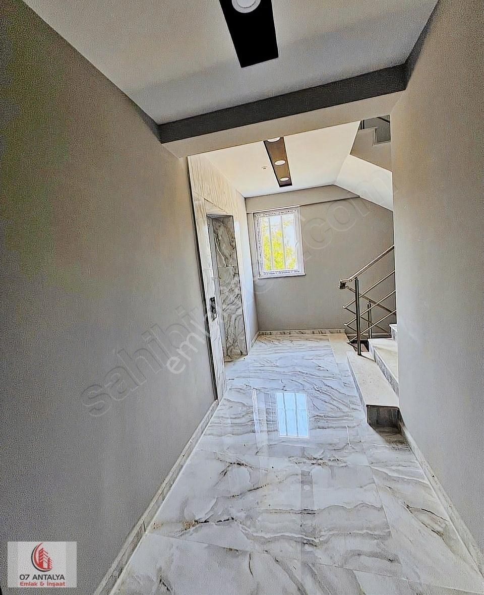 Aydoğmuş'ta Mükemmel Konumda Kaliteli İşçilik Satılık 2+1 Daire
