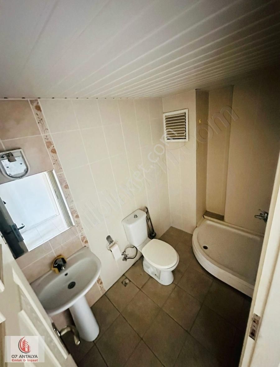 Kızılarıkta - Ana Cadde Üzeri Kiralık - 3.kat 3+1 135 M2