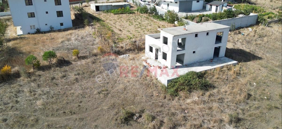 Re/max İnciden Naipli'de Müstakil Ev Natamam