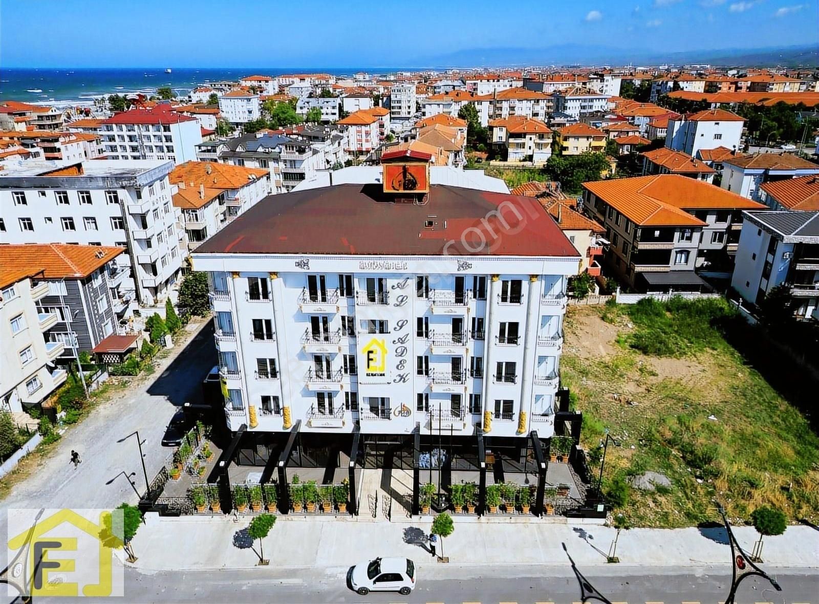 Deniz Manzaralı,merkezi Konum'da Sıfır Eşyalı Satılık Lüx Daire