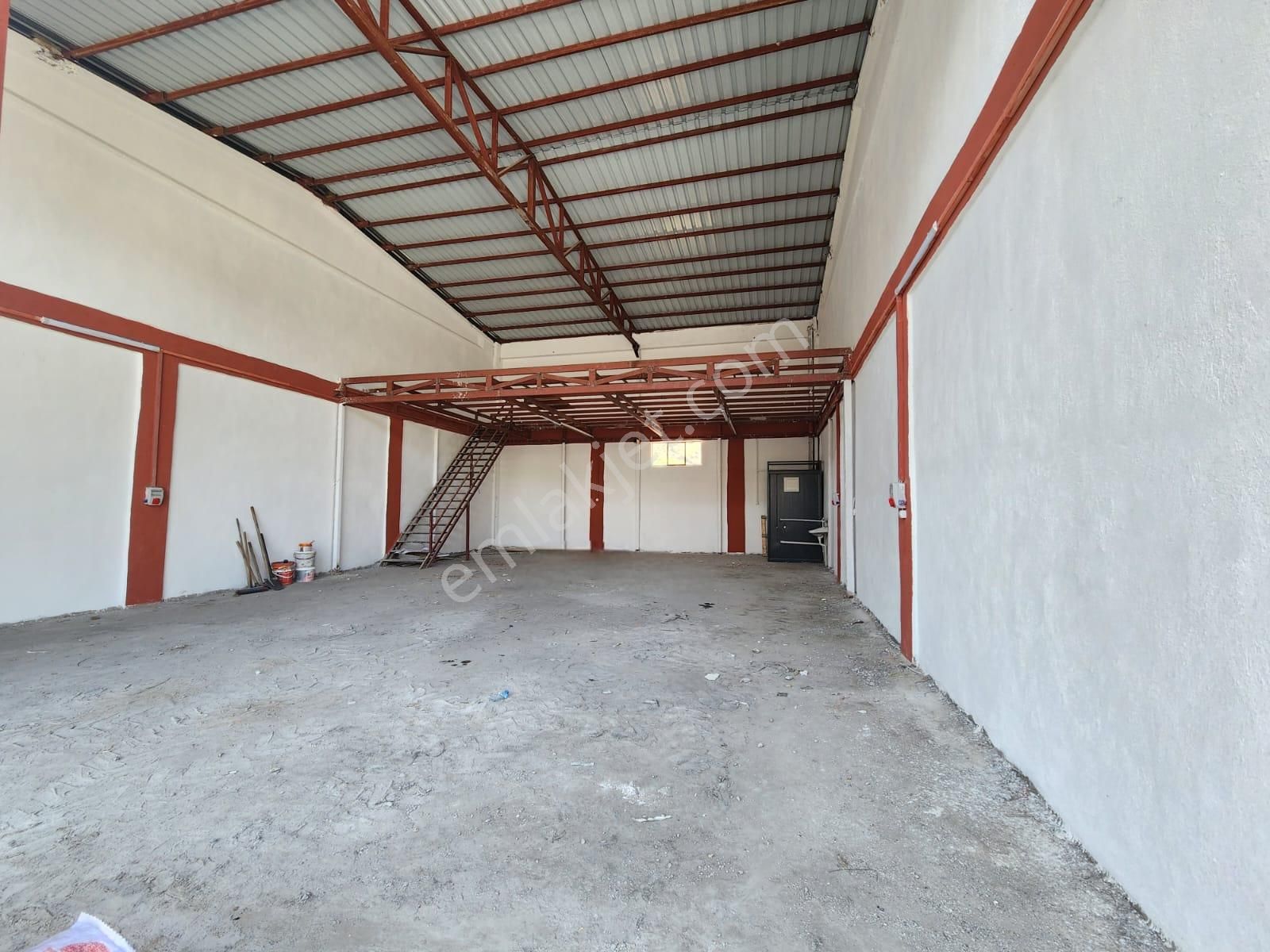 Ecofast Örnekköy Sanayi Sitesi İçerisinde Geniş Ferah Dükkan