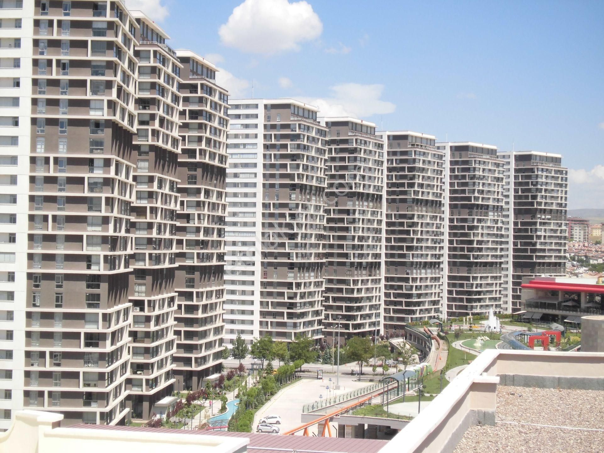 Rıza Acar'dan Atlantis City Konutlarında 4+1 Ara Kat